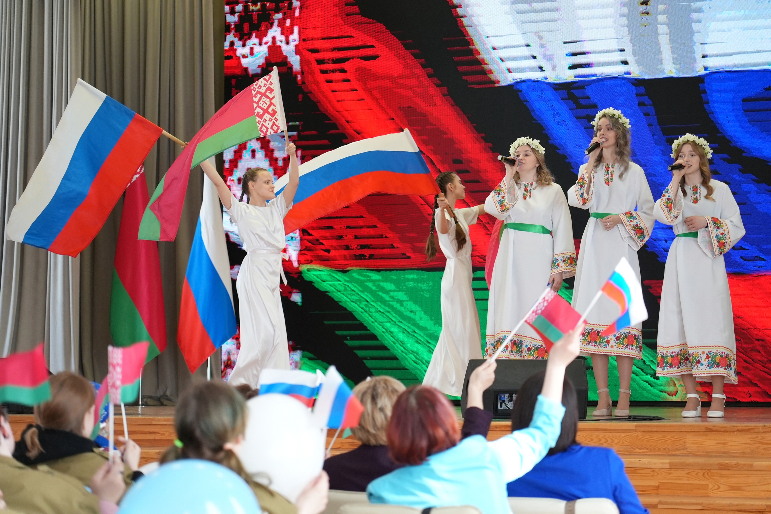 «Прекрасен наш союз!»: вузы России Беларуси встретили День единения народов поэзией
